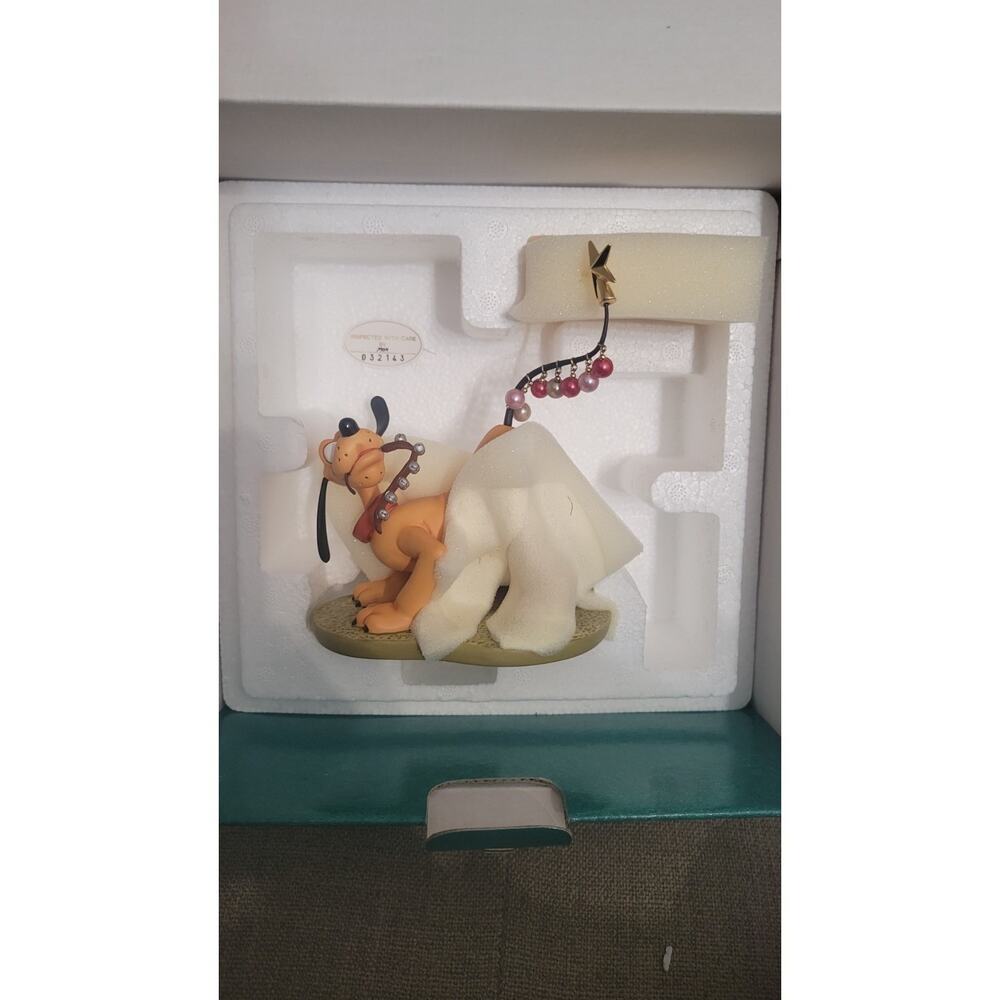 1996 WDCC Pluto Helps Decorate Figurine Holiday Series w/ COA – New in Box...